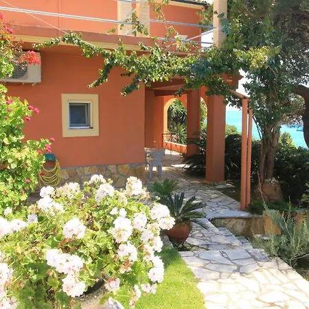 Apartament Takis On Beach, B With Sea View *